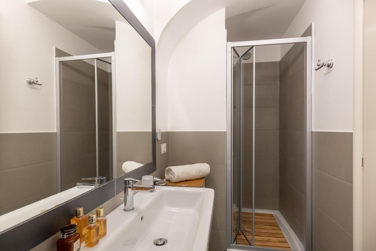 New! Amazing Piazza Navona View Apartment Rom
