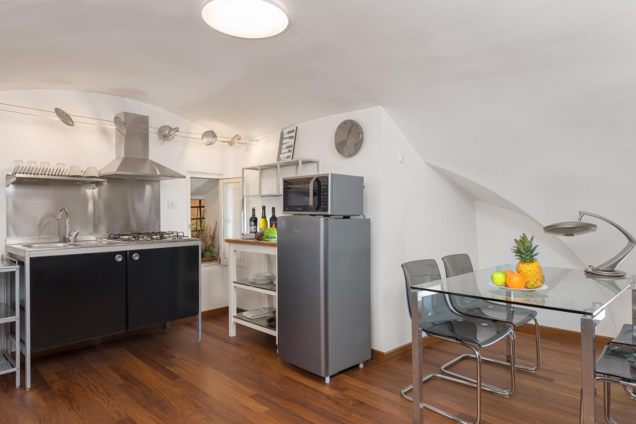 New! Amazing Piazza Navona View Apartment Rom